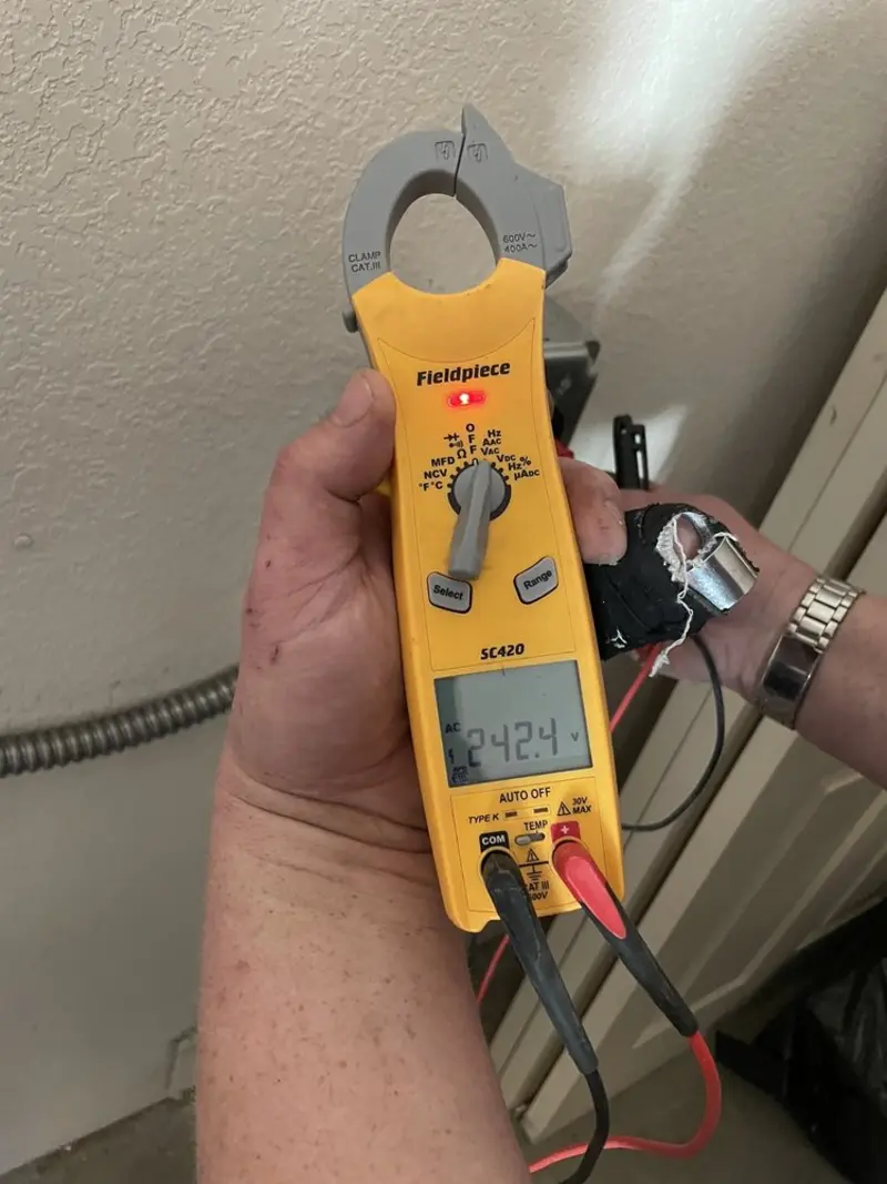 Voltage testing with clamp meter during Aluminum Wiring Replacement in Kingstowne